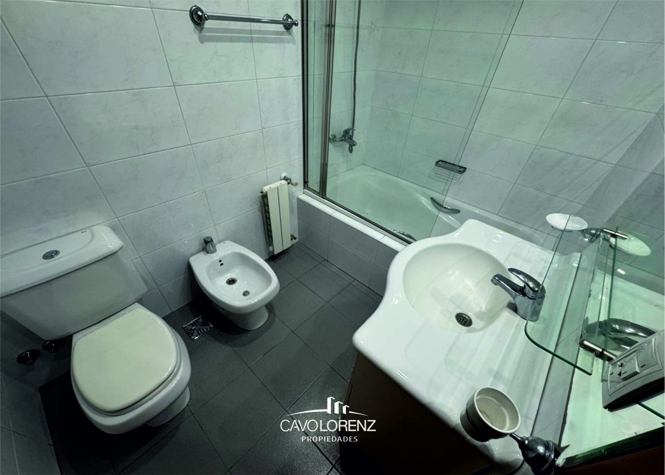 Alquiler- Alberti casi Cordoba - impecable 3 ambientes con cochera