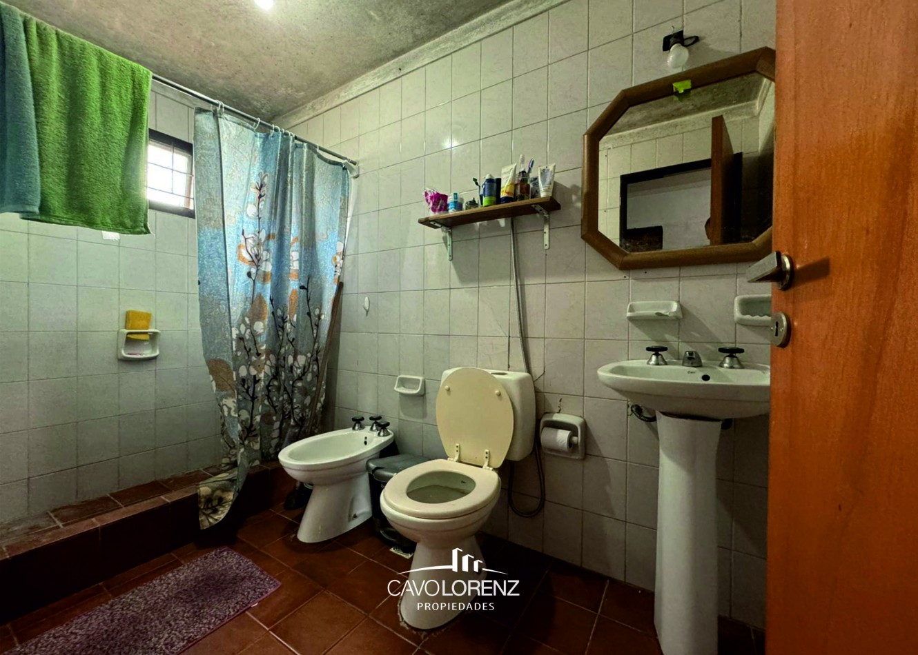 Moreno 9860-Chalet 3 ambientes con entrada de auto, patio en muy buen estado