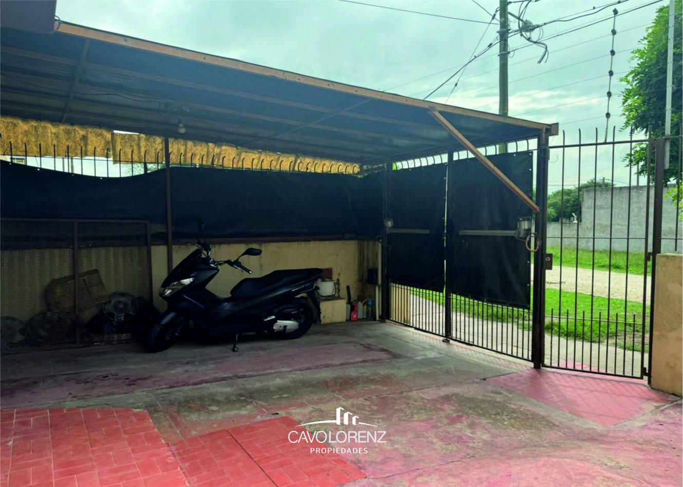 Moreno 9860-Chalet 3 ambientes con entrada de auto, patio en muy buen estado