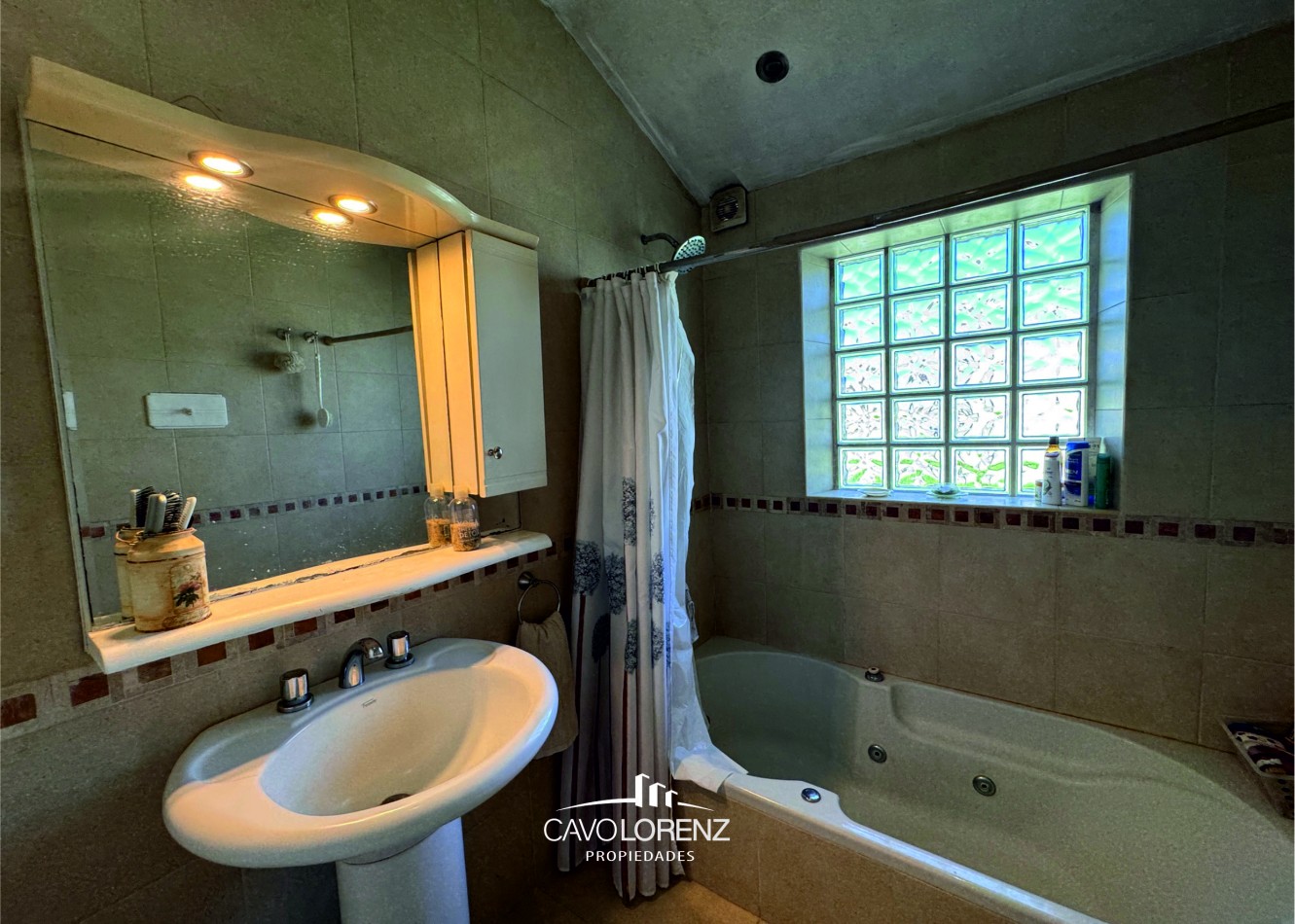 Coronel Vidal -Hermoso chalet 5 ambientes en excelente estado