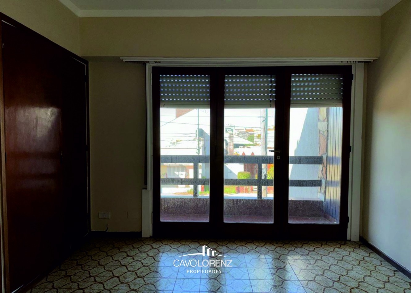 San Jose -Dorrego 3609 - Chalet 5 ambientes con garaje y terraza