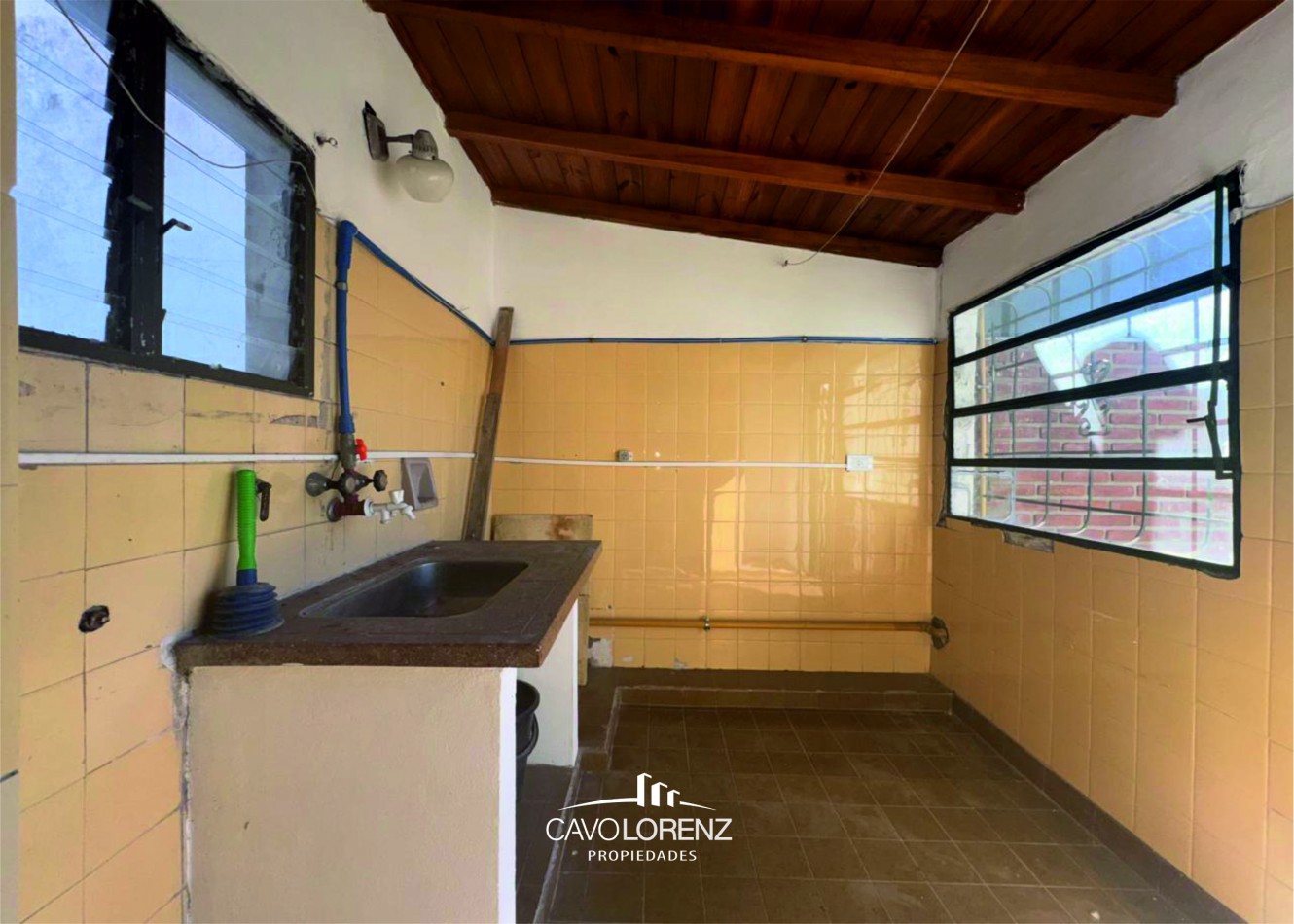 San Jose -Dorrego 3609 - Chalet 5 ambientes con garaje y terraza