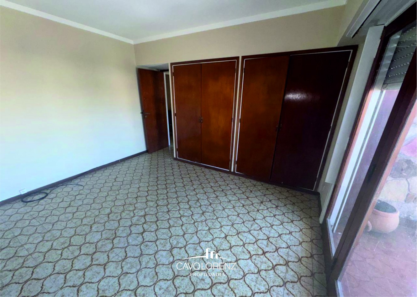 San Jose -Dorrego 3609 - Chalet 5 ambientes con garaje y terraza