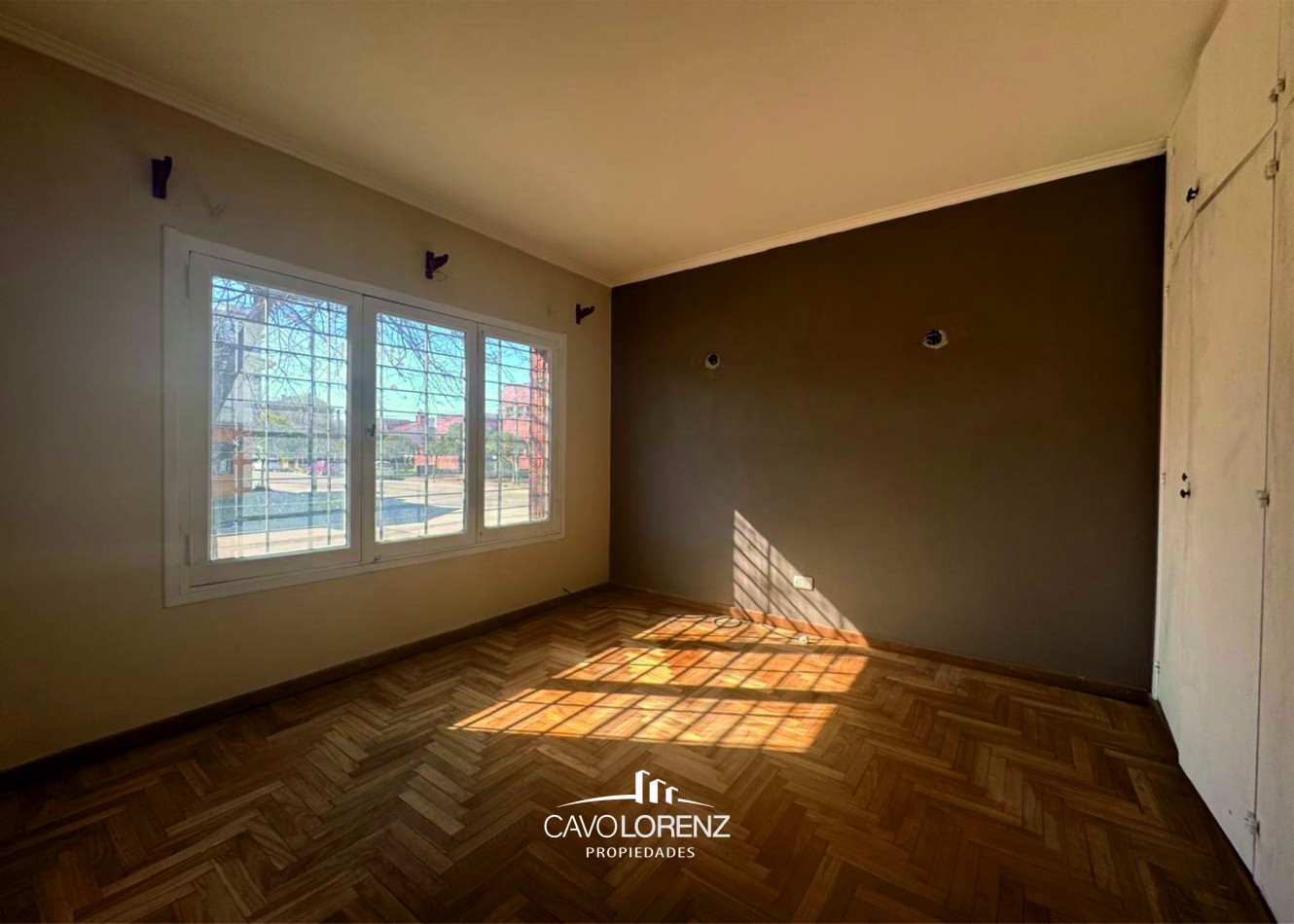 San Jose -Dorrego 3609 - Chalet 5 ambientes con garaje y terraza