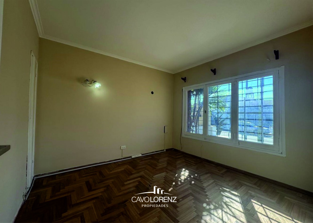 San Jose -Dorrego 3609 - Chalet 5 ambientes con garaje y terraza