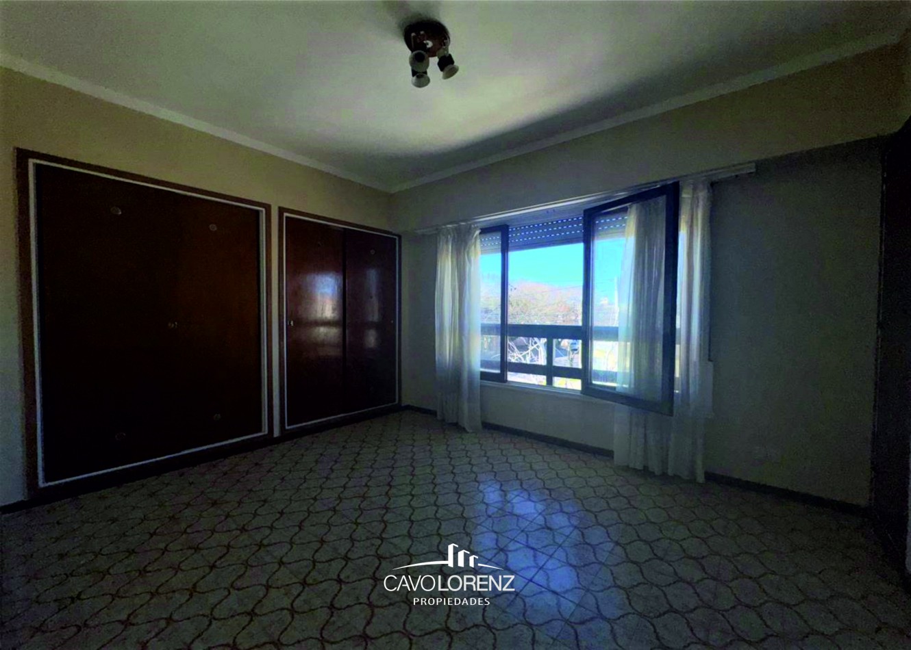 San Jose -Dorrego 3609 - Chalet 5 ambientes con garaje y terraza