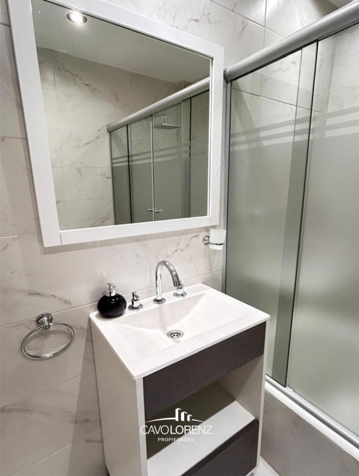 Santa Fe 1870 - Excelente  Dep. 2 ambientes con dependencia, al frente con balcon - con opcion cochera fija