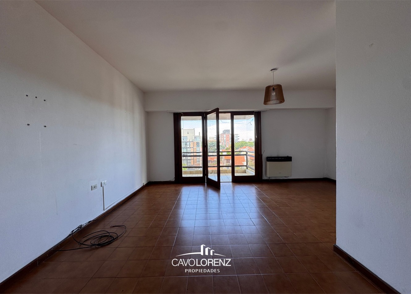 Tucuman 3340- Dep. 3 ambientes con cochera frente a plaza Guemes