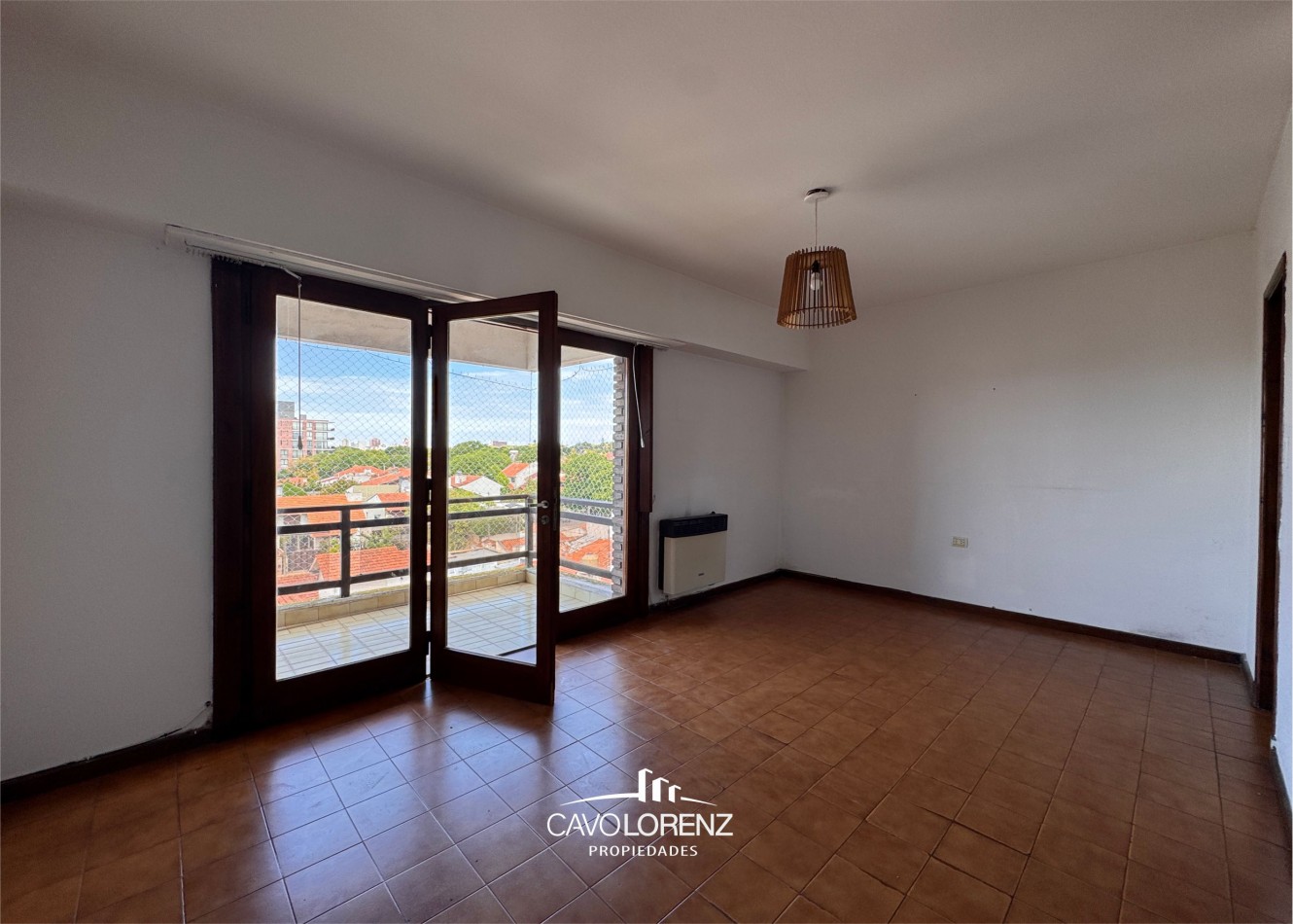 Tucuman 3340- Dep. 3 ambientes con cochera frente a plaza Guemes