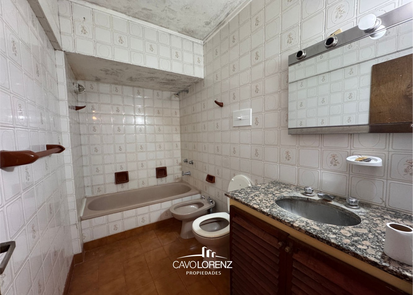 Tucuman 3340- Dep. 3 ambientes con cochera frente a plaza Guemes