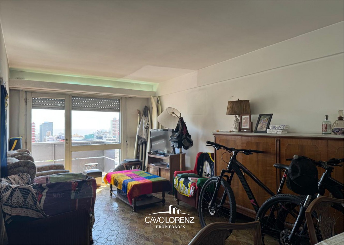 Stgo del Estero  1921 - Departamento de tres ambientes externo, con balcon, cochera y baulera