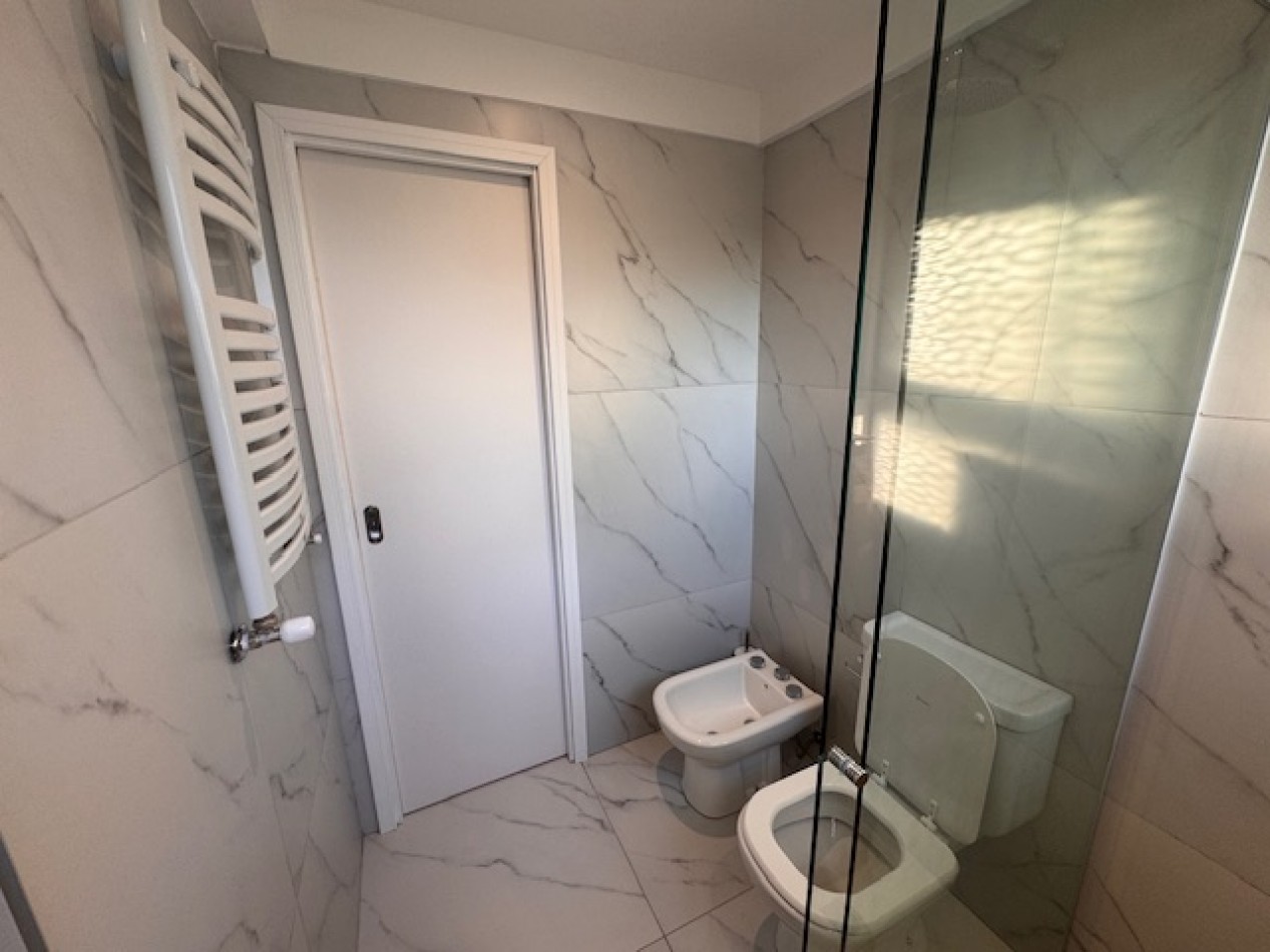 Playa Grande -Saavedra 279 - Alquiler temporario-Exclusivo Dpto 2 Amb.c/Cochera y balcon  a la calle  - SOLO P/ADULTOS