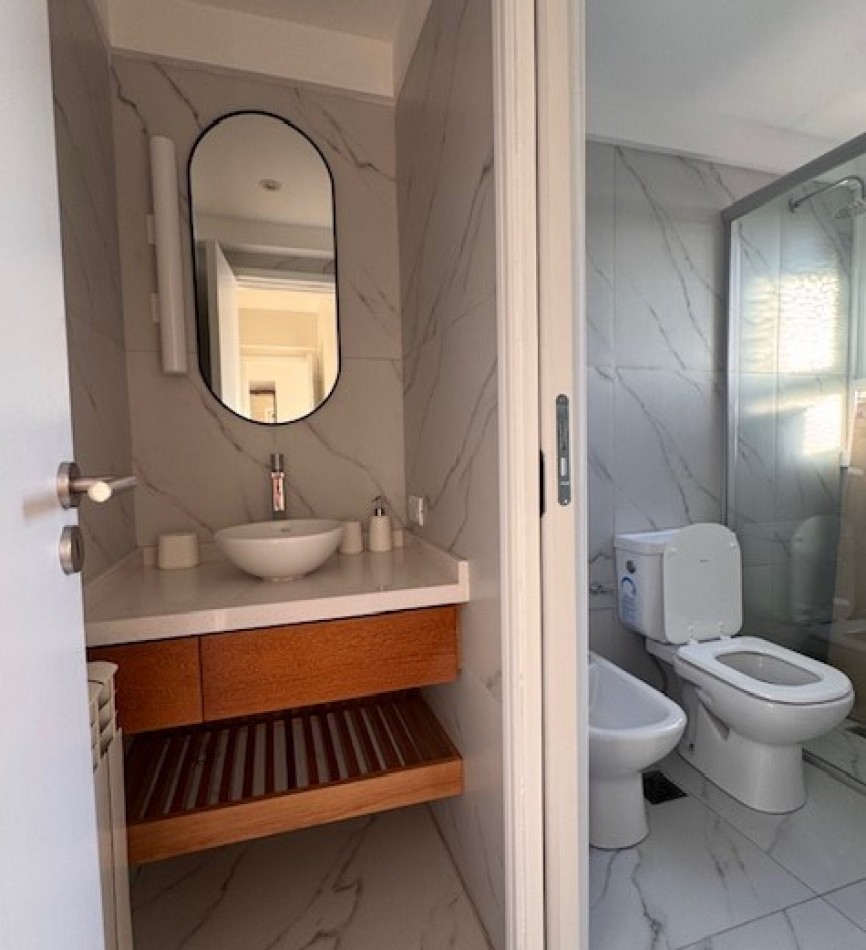 Playa Grande -Saavedra 279 - Alquiler temporario-Exclusivo Dpto 2 Amb.c/Cochera y balcon  a la calle  - SOLO P/ADULTOS