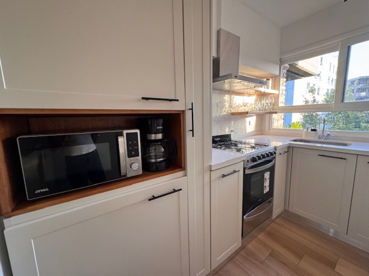 Playa Grande -Saavedra 279 - Alquiler temporario-Exclusivo Dpto 2 Amb.c/Cochera y balcon  a la calle  - SOLO P/ADULTOS