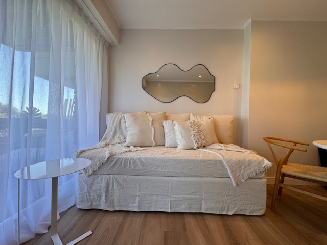 Playa Grande -Saavedra 279 - Alquiler temporario-Exclusivo Dpto 2 Amb.c/Cochera y balcon  a la calle  - SOLO P/ADULTOS