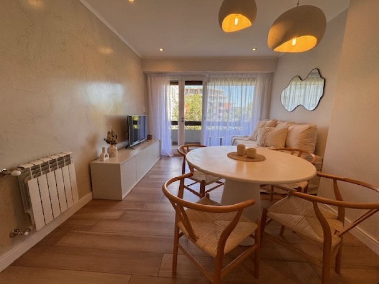 Playa Grande -Saavedra 279 - Alquiler temporario-Exclusivo Dpto 2 Amb.c/Cochera y balcon  a la calle  - SOLO P/ADULTOS