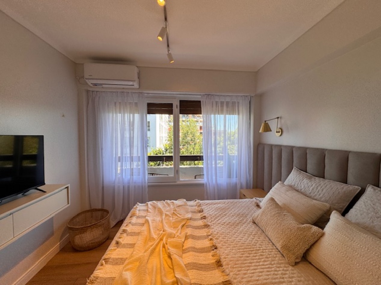 Playa Grande -Saavedra 279 - Alquiler temporario-Exclusivo Dpto 2 Amb.c/Cochera y balcon  a la calle  - SOLO P/ADULTOS