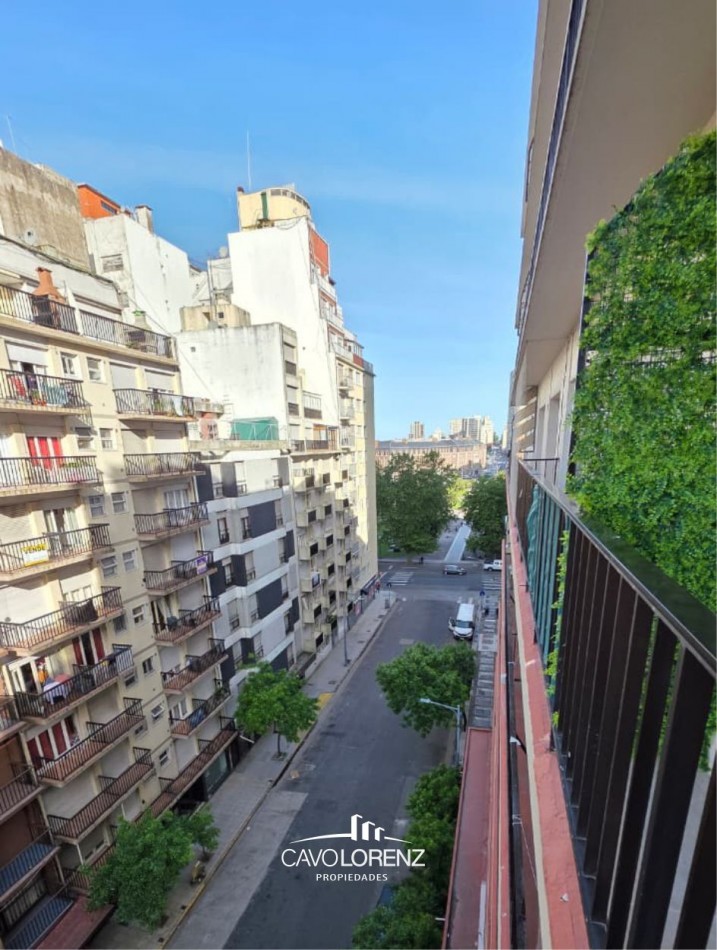 Impecable departamento 2 Ambientes al Frente con balcon - A Nuevo!