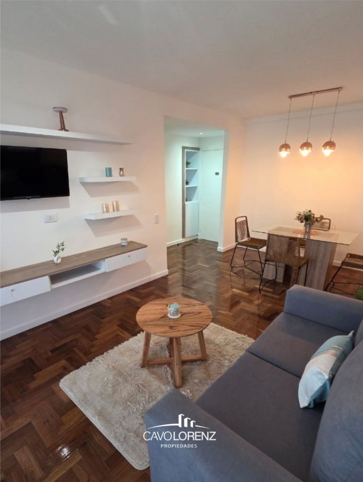 Excelente Departamento 2 Ambientes al frente con balcon - Completamente recicaldo