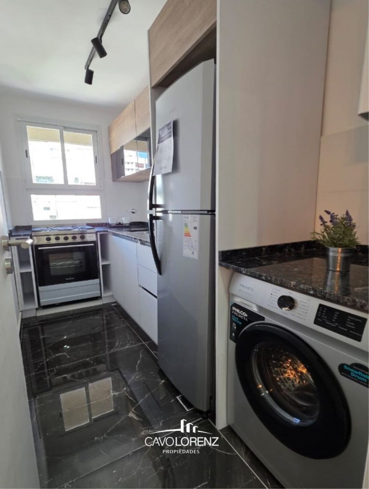 Excelente Departamento 2 Ambientes al frente con balcon - Completamente recicaldo