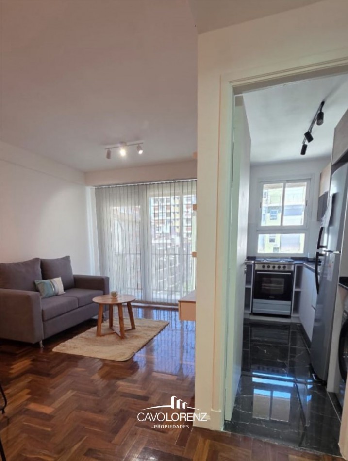 Excelente Departamento 2 Ambientes al frente con balcon - Completamente recicaldo