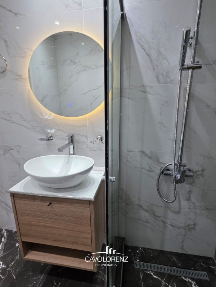 Excelente Departamento 2 Ambientes al frente con balcon - Completamente recicaldo