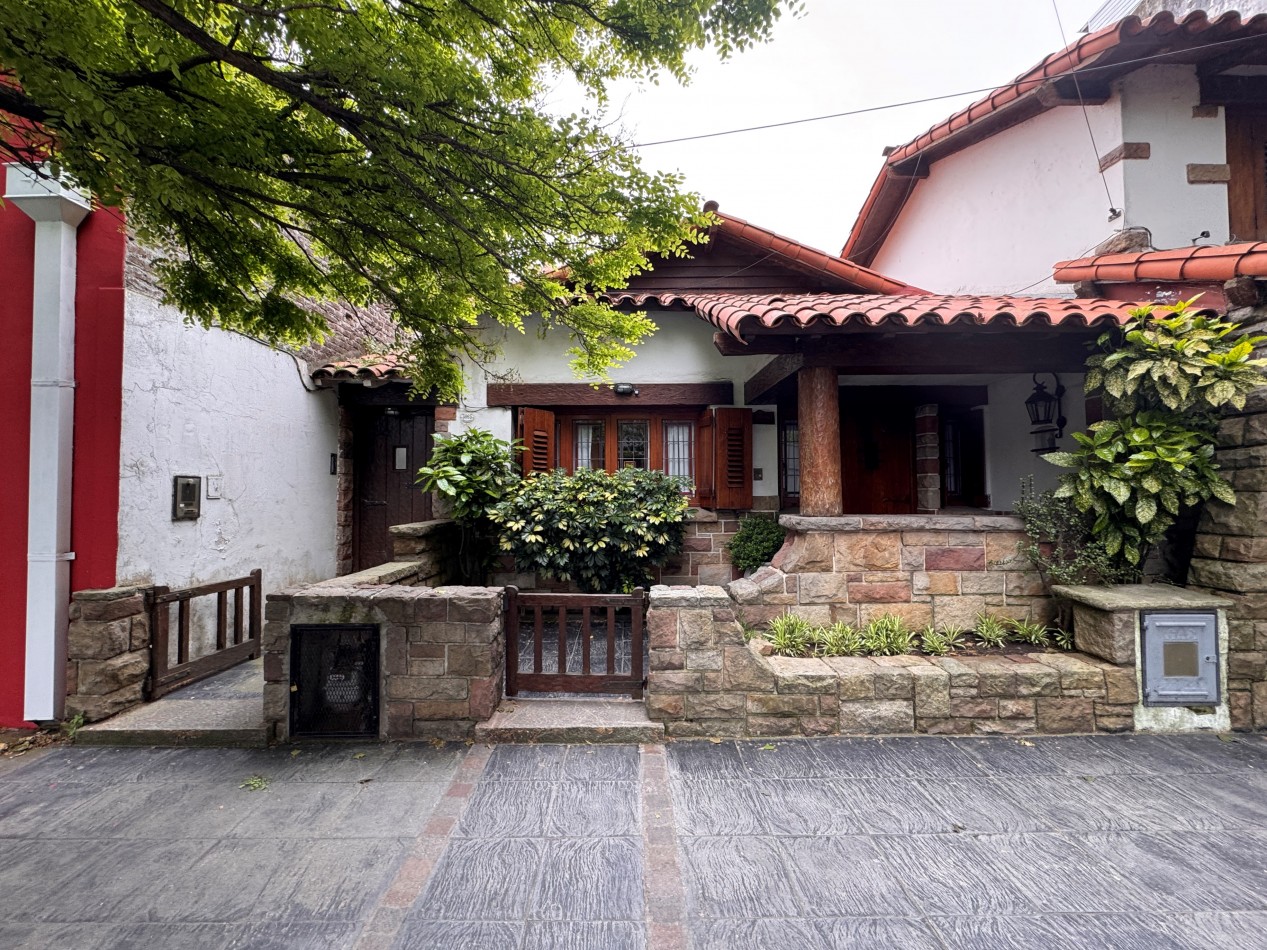 Alquiler PH - Rawson 3065 - Tres ambientes con patio