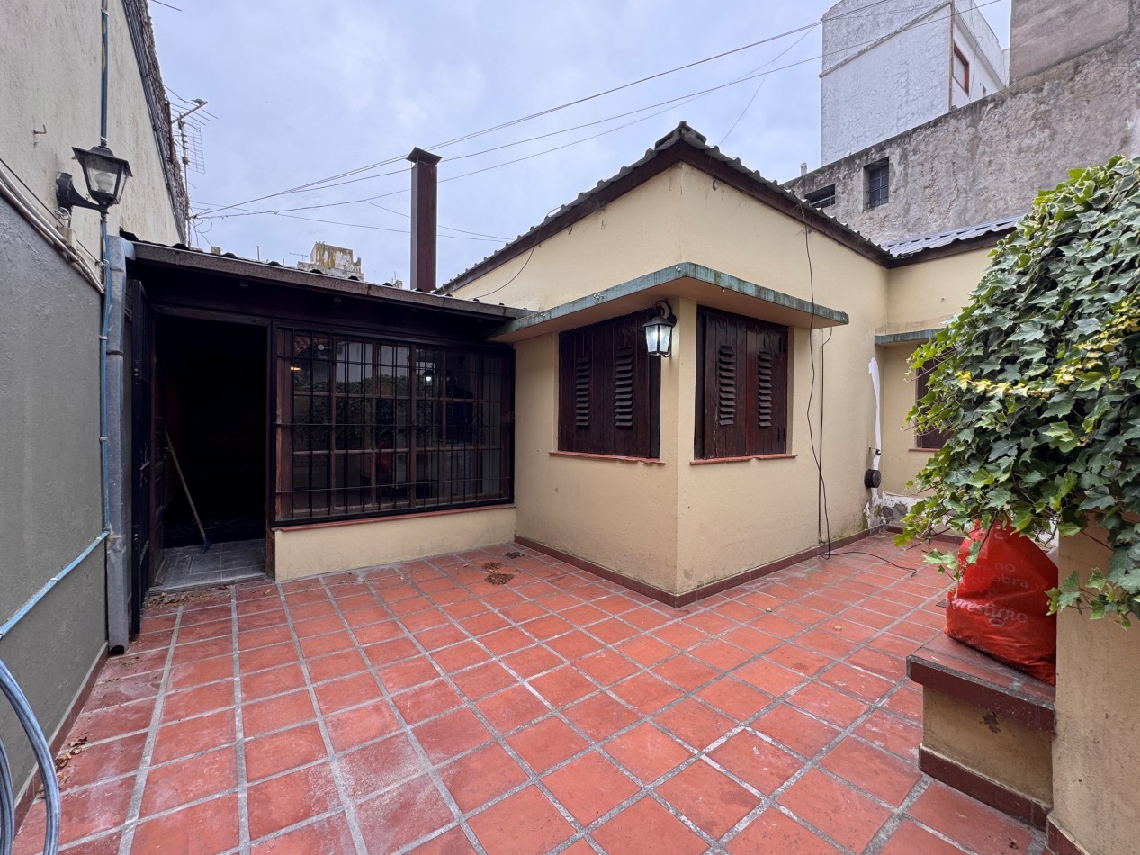 Alquiler PH - Rawson 3065 - Tres ambientes con patio