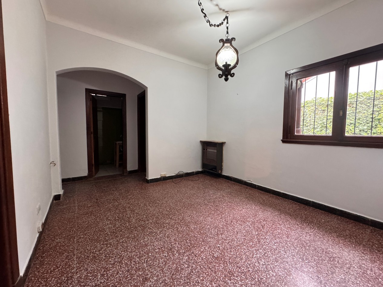 Alquiler PH - Rawson 3065 - Tres ambientes con patio