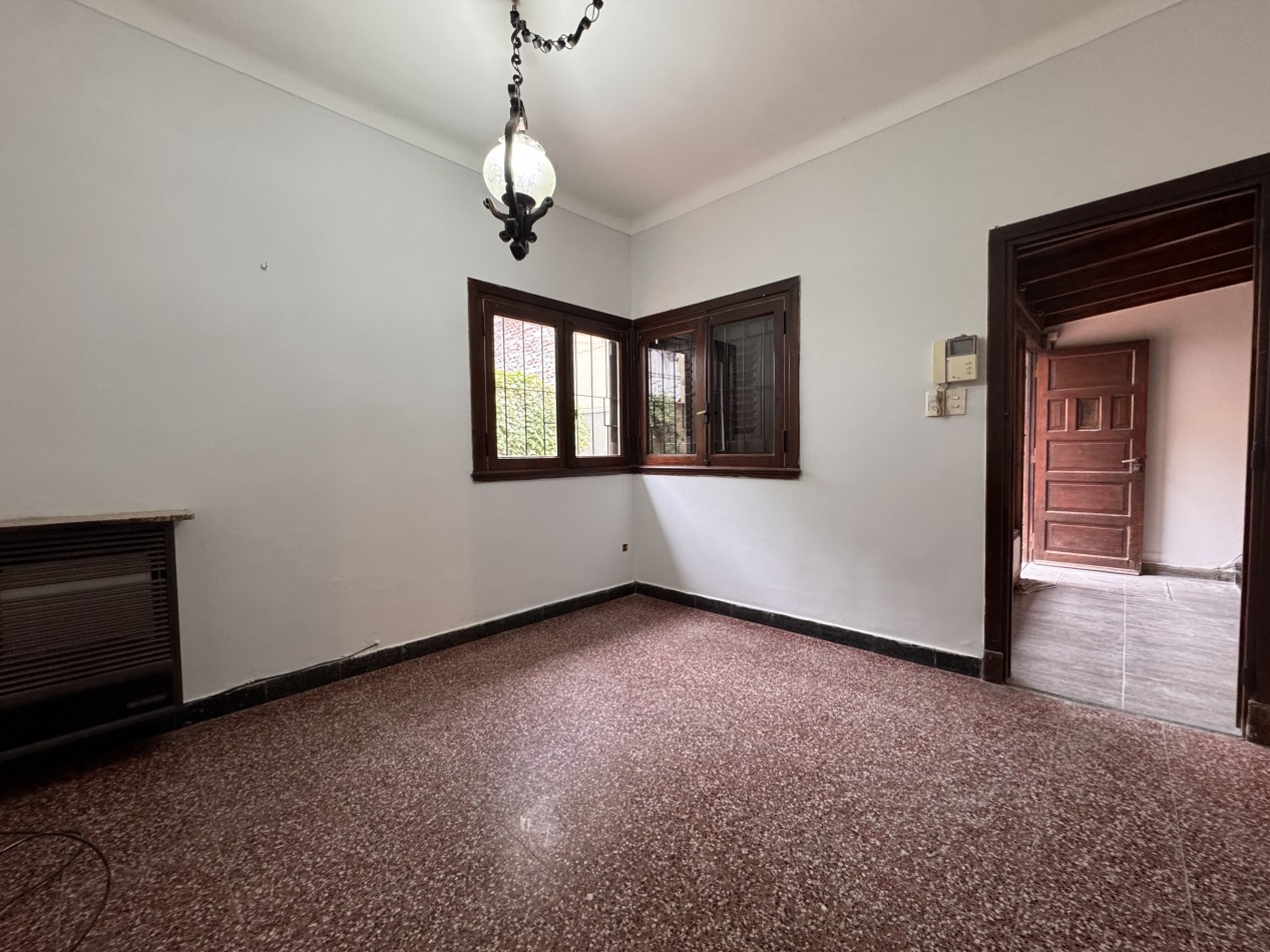 Alquiler PH - Rawson 3065 - Tres ambientes con patio