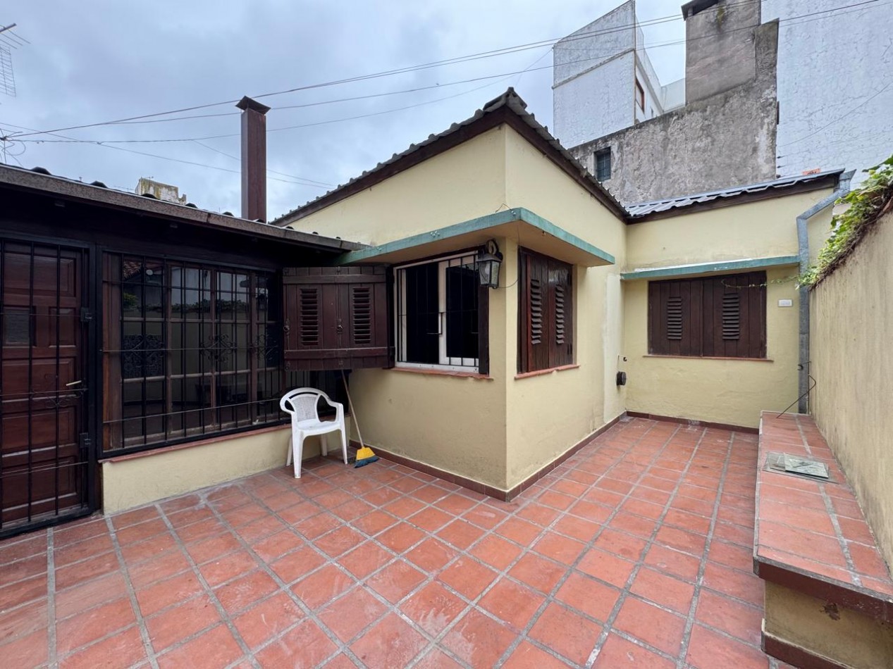 Alquiler PH - Rawson 3065 - Tres ambientes con patio