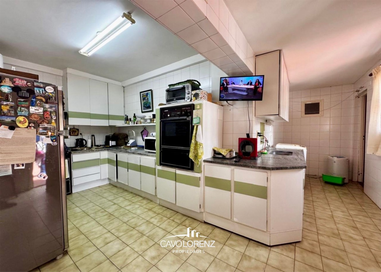 Excelente chalet 5 ambientes, con garaje, jardin y piscina