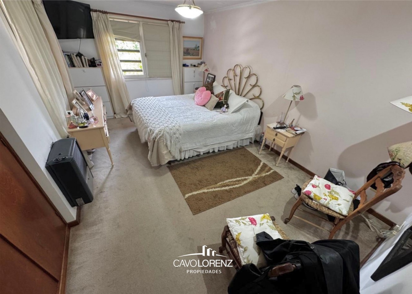 Excelente chalet 5 ambientes, con garaje, jardin y piscina