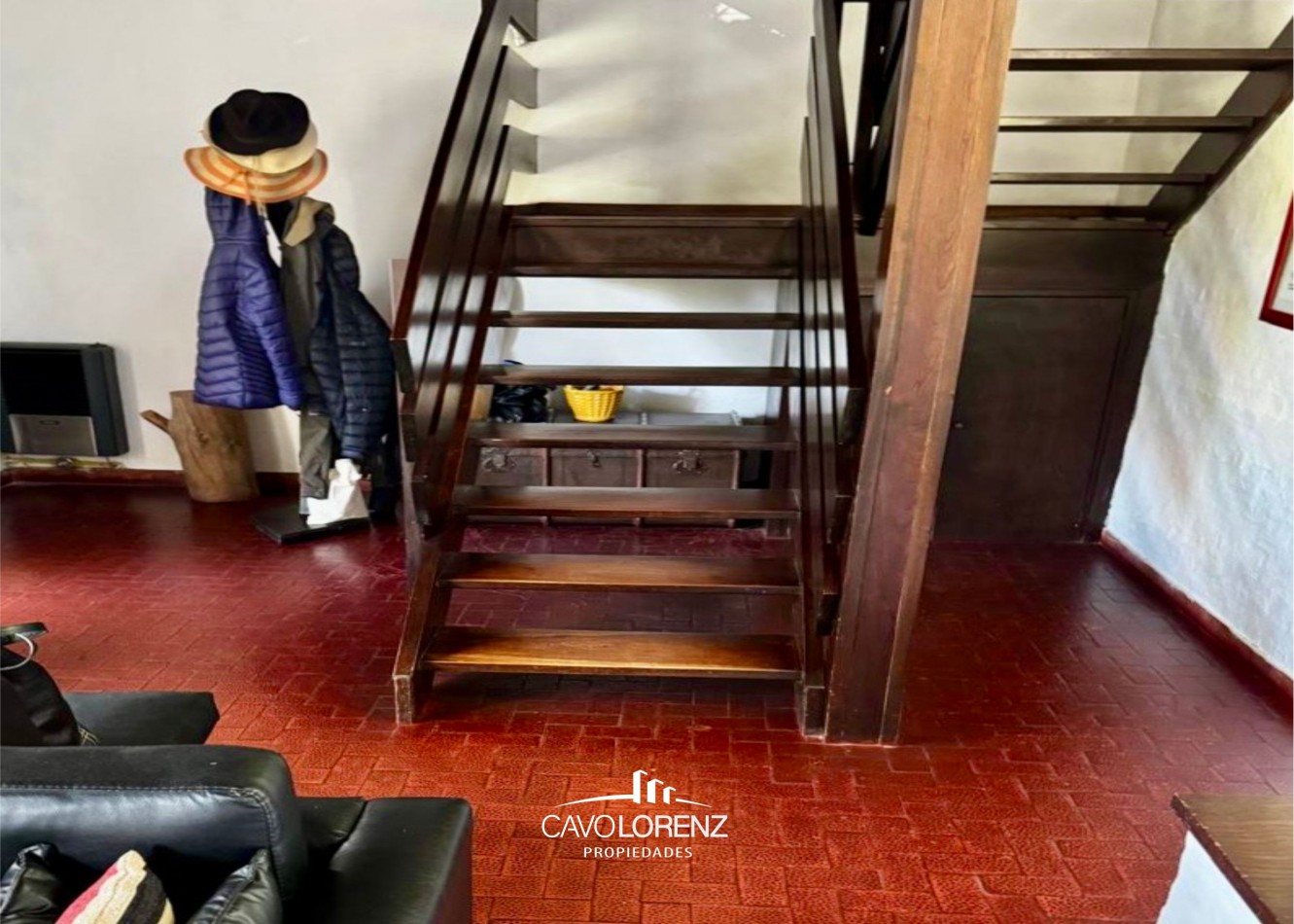 Excelente chalet 5 ambientes, con garaje, jardin y piscina