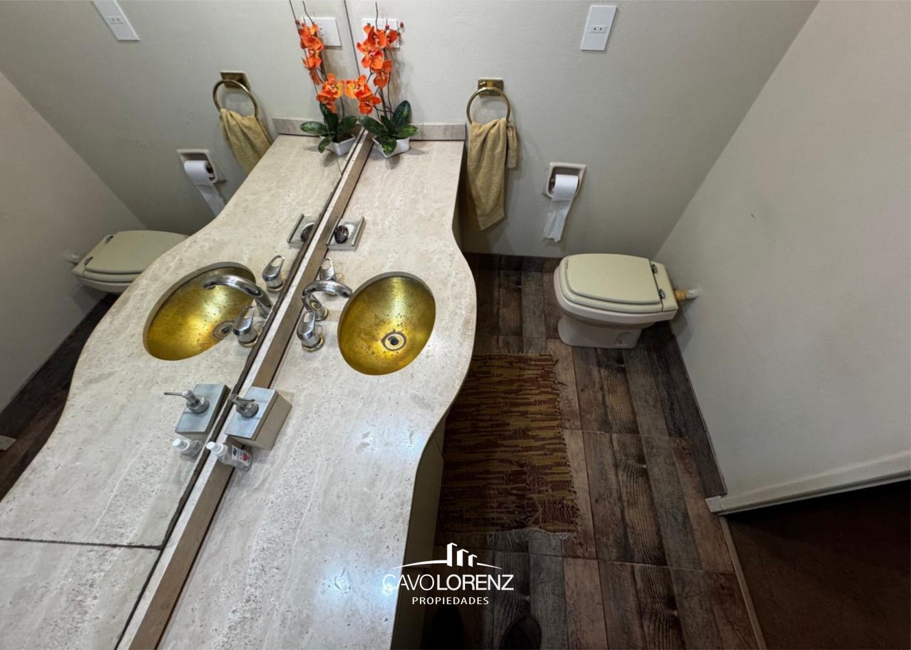 Excelente chalet 5 ambientes, con garaje, jardin y piscina