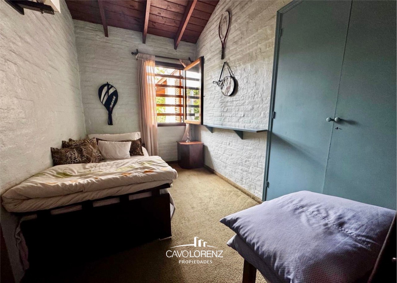 Excelente chalet 5 ambientes, con garaje, jardin y piscina