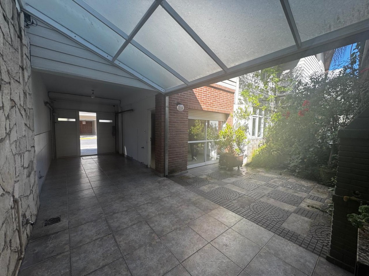 Alquiler - Alvarado 1983 - Alquiler de chalet de 3 ambientes con garaje para 2 dos autos y parrilla