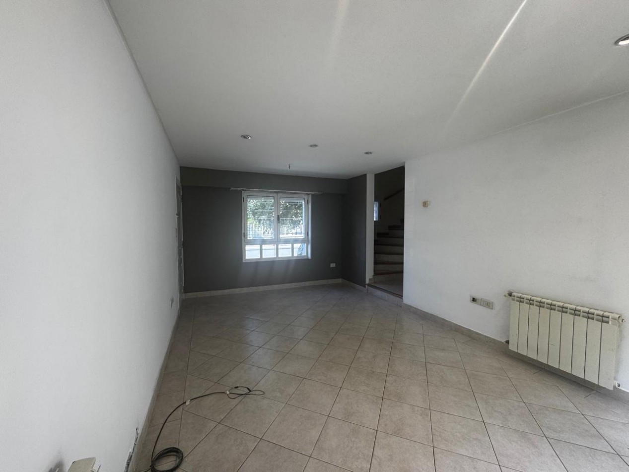 Alquiler - Alvarado 1983 - Alquiler de chalet de 3 ambientes con garaje para 2 dos autos y parrilla