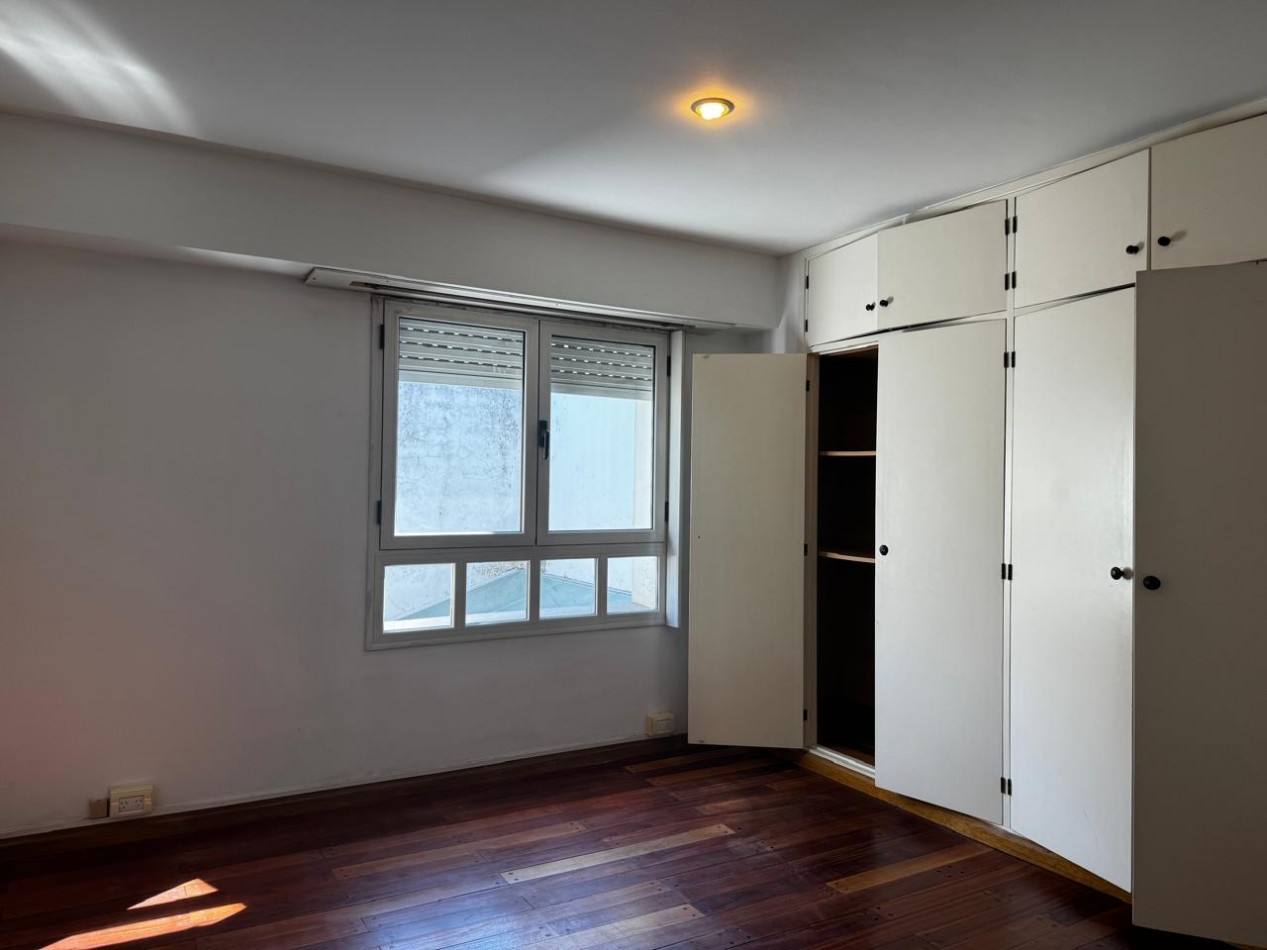 Alquiler - Alvarado 1983 - Alquiler de chalet de 3 ambientes con garaje para 2 dos autos y parrilla