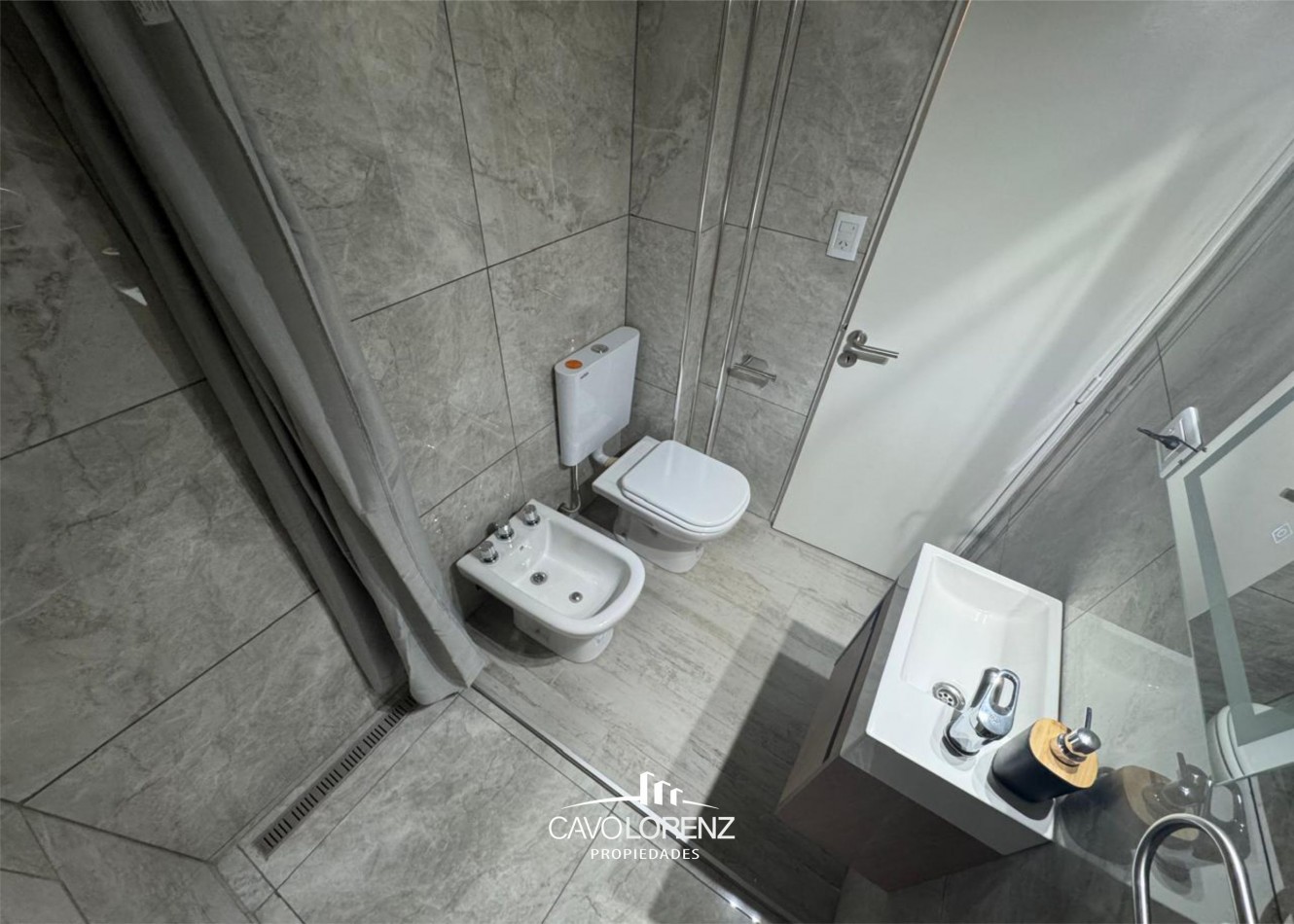 Falucho 1882 - Edificio Nijocali - Ambiente y medio desplazado, a la calle, totalmente reciclado