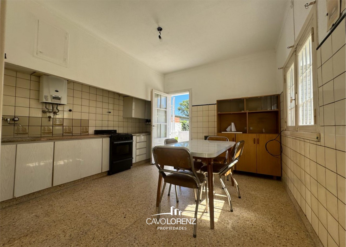 San Juan 2353 - Chalet de 4 ambientes con gran parque