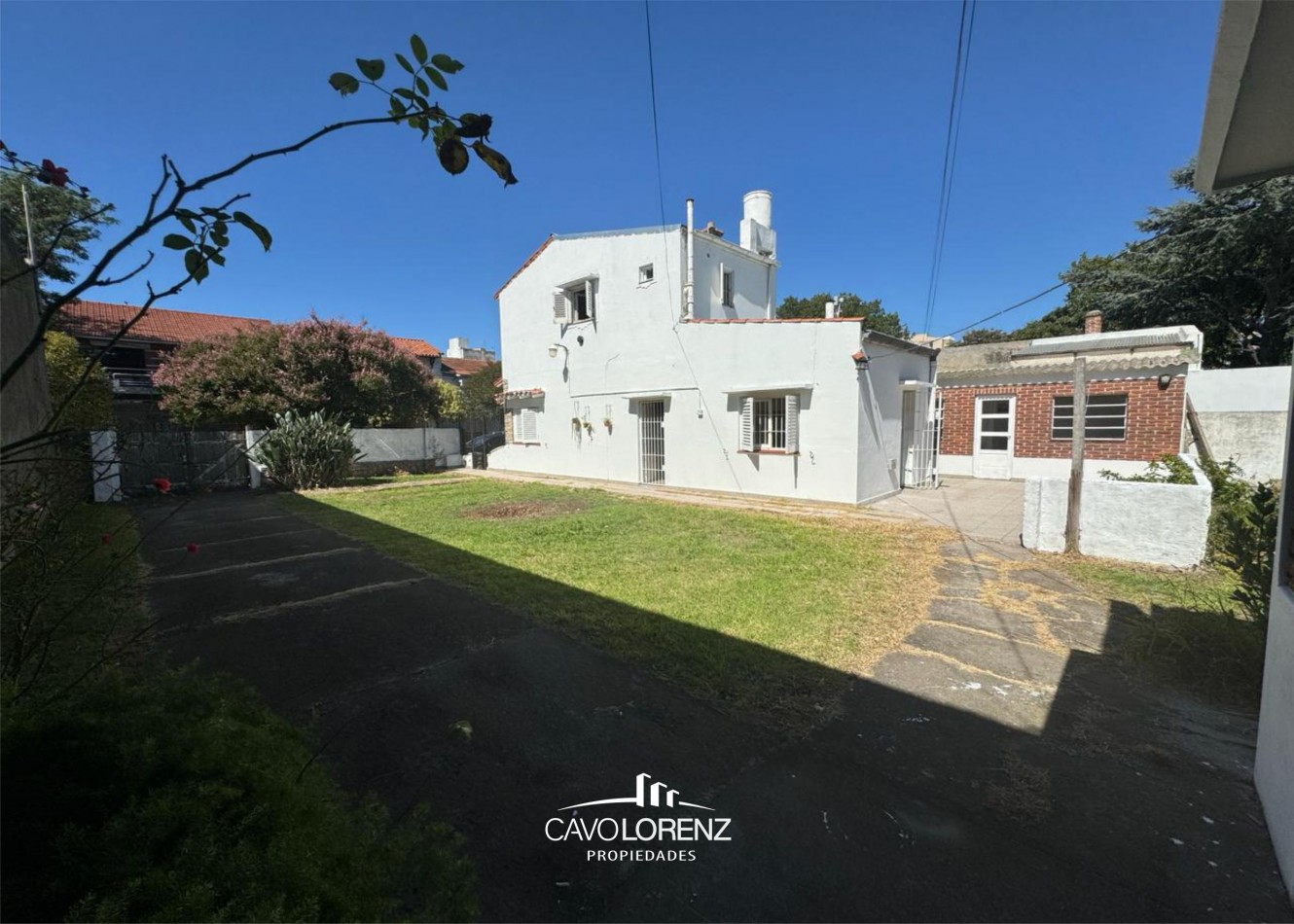 San Juan 2353 - Chalet de 4 ambientes con gran parque