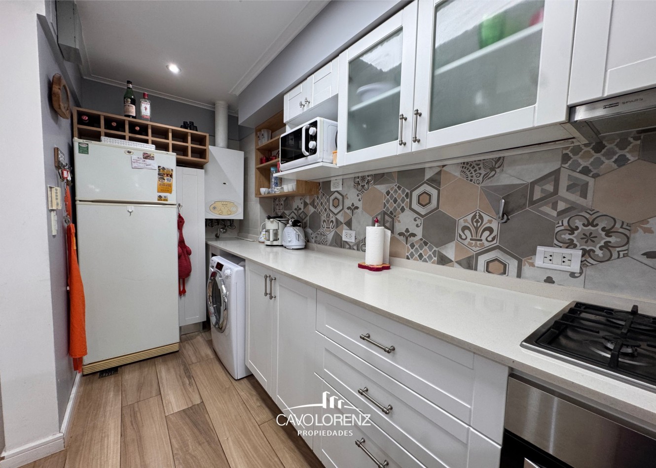 Gascon 651 - Magnifico tres ambientes con cochera descubierta y baulera