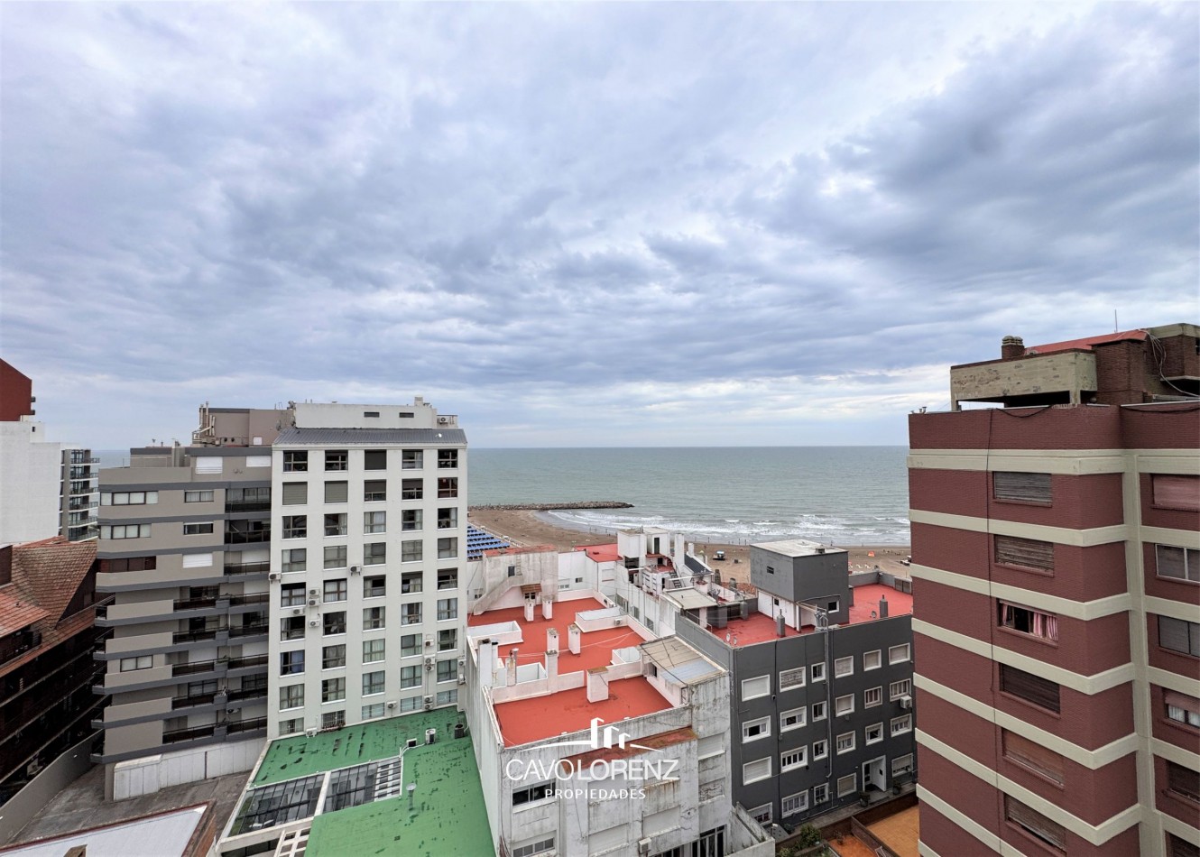 Gascon 651 - Magnifico tres ambientes con cochera descubierta y baulera