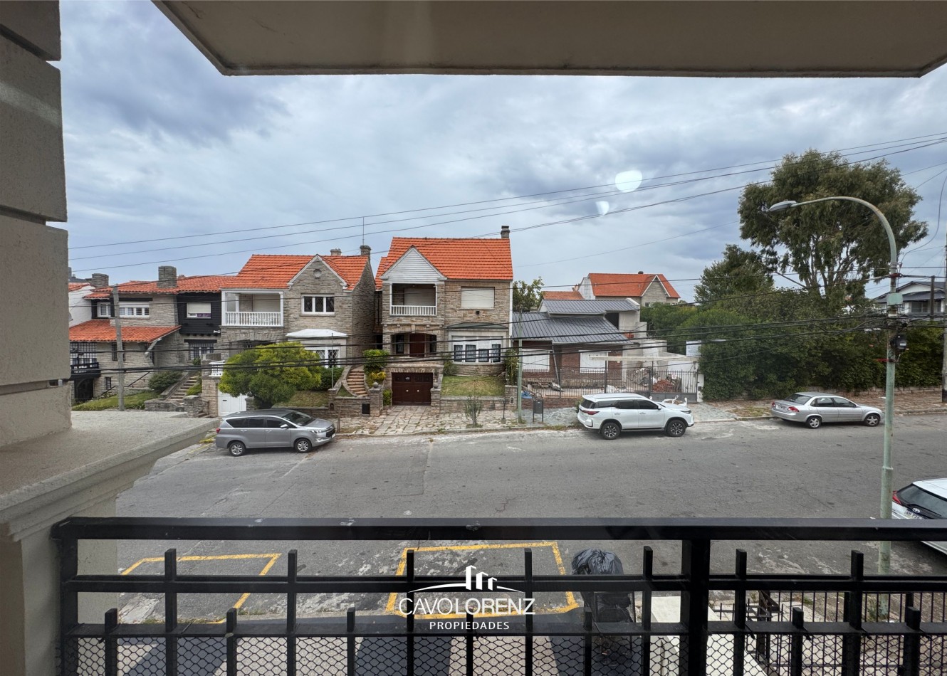 Gascon 651 - Magnifico tres ambientes con cochera descubierta y baulera