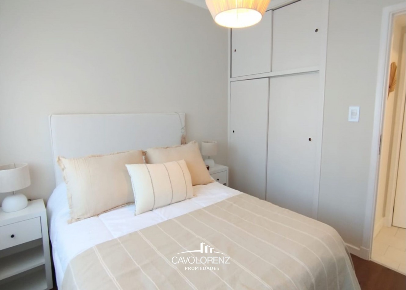 Corrientes 2341. 8°B - Departamento dos ambientes al frente con cochera - TODO RECICLADO