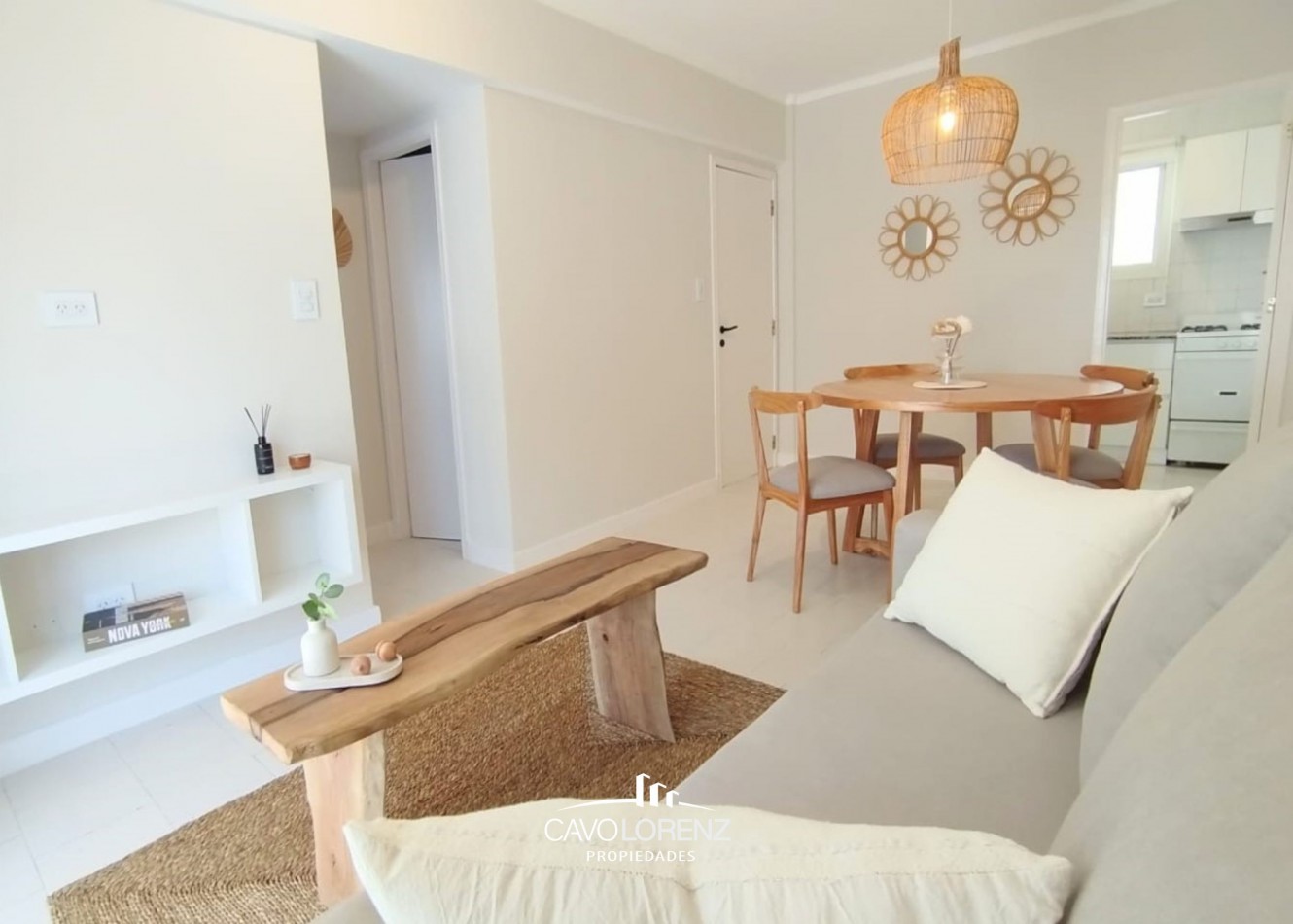 Corrientes 2341. 8°B - Departamento dos ambientes al frente con cochera - TODO RECICLADO