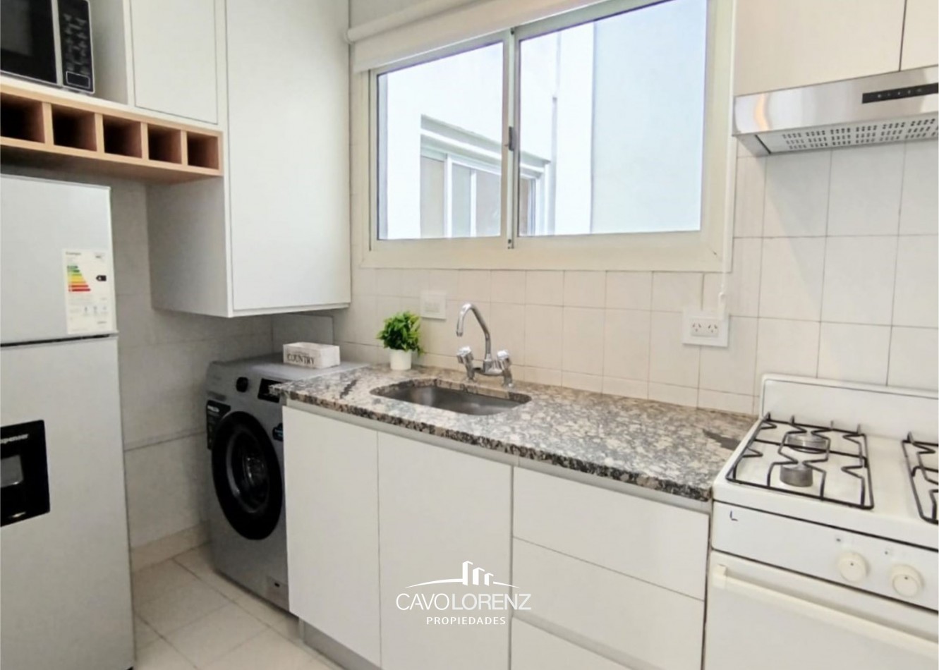 Corrientes 2341. 8°B - Departamento dos ambientes al frente con cochera - TODO RECICLADO