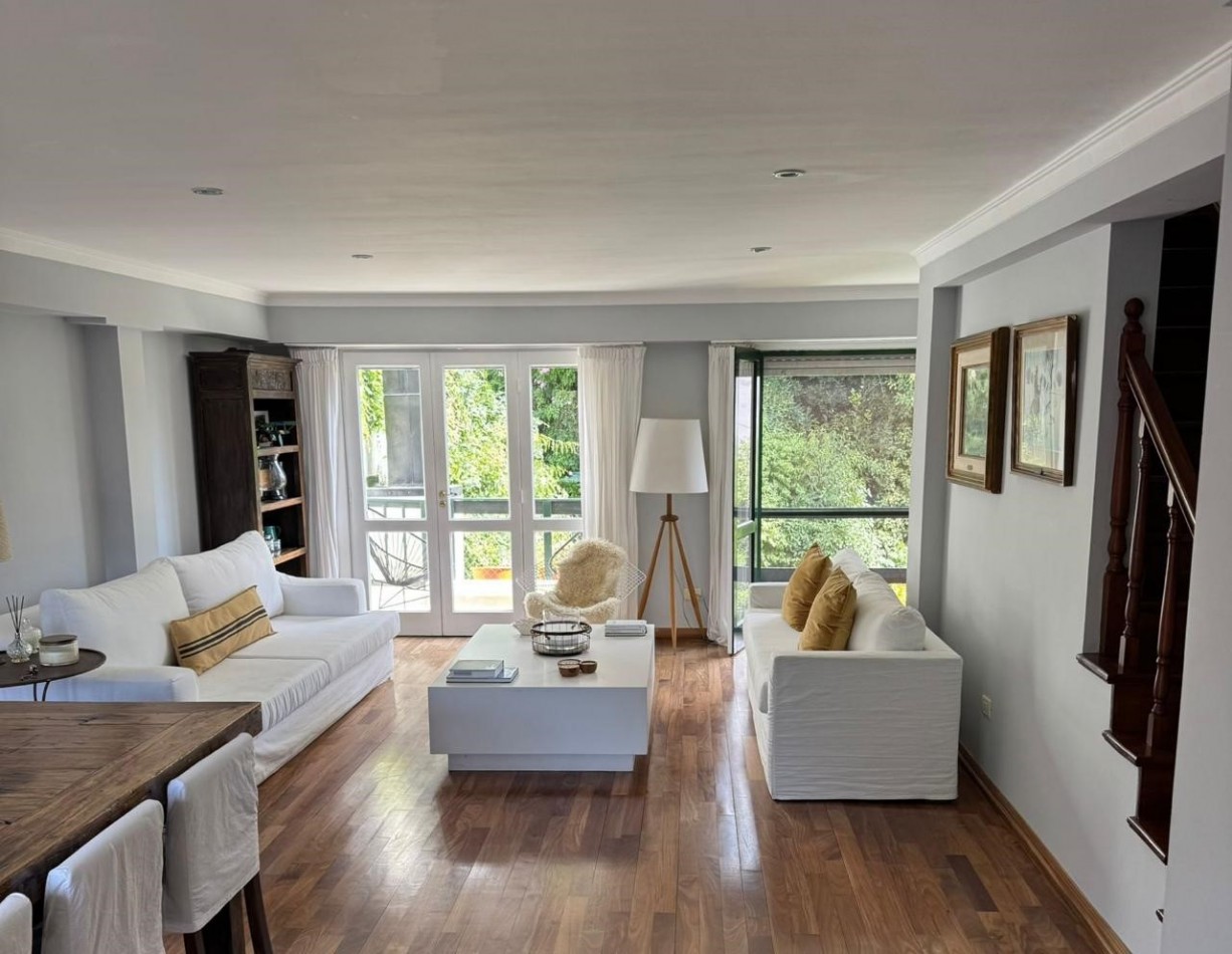 Alquiler - Viamonte 3431 - Excelente chalet de 4 ambientes con parque y garaje p/2 autos