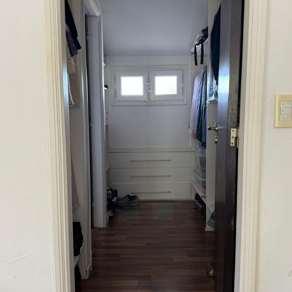 Alquiler - Viamonte 3431 - Excelente chalet de 4 ambientes con parque y garaje p/2 autos